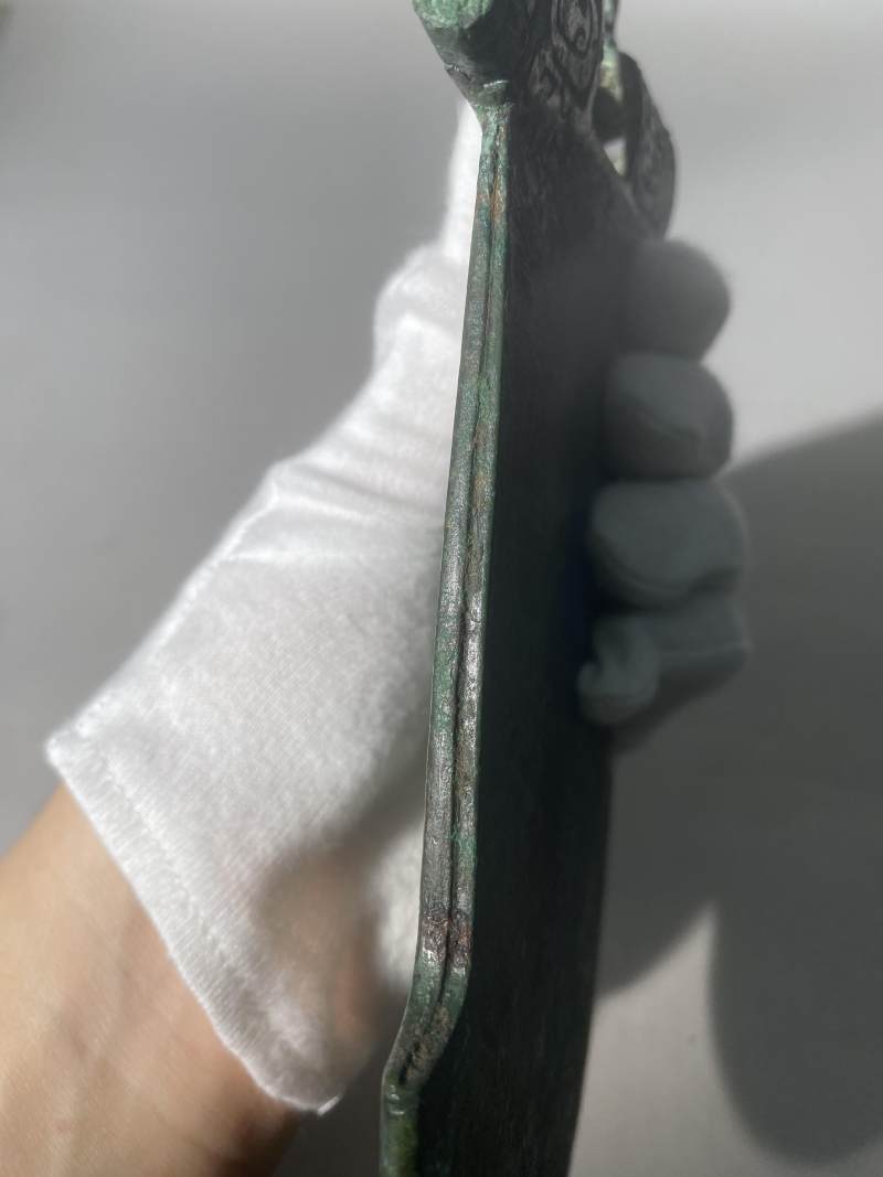 青銅虎紋鉞 - 图6