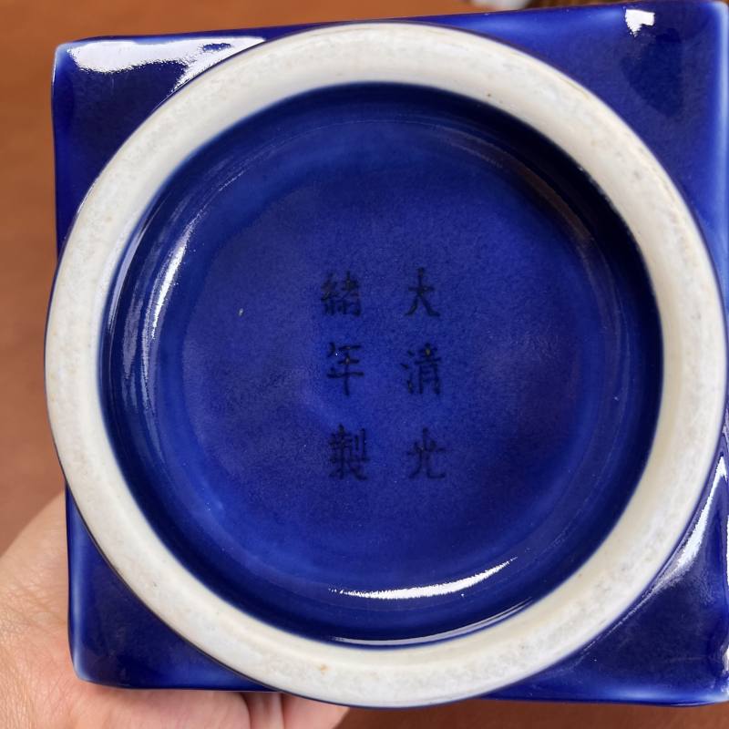 清光绪 宝石蓝釉象耳琮式瓶 - 图20