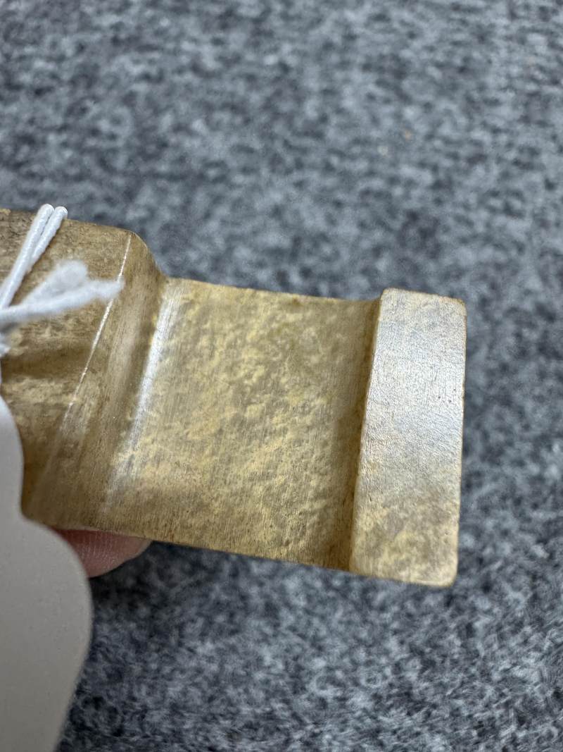 白玉受沁弦紋劍璏和玉榖紋劍璏各一件 - 图8