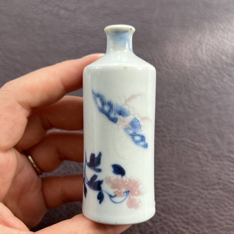 清中期 青花釉里红花蝶纹鼻烟壶 - 图3