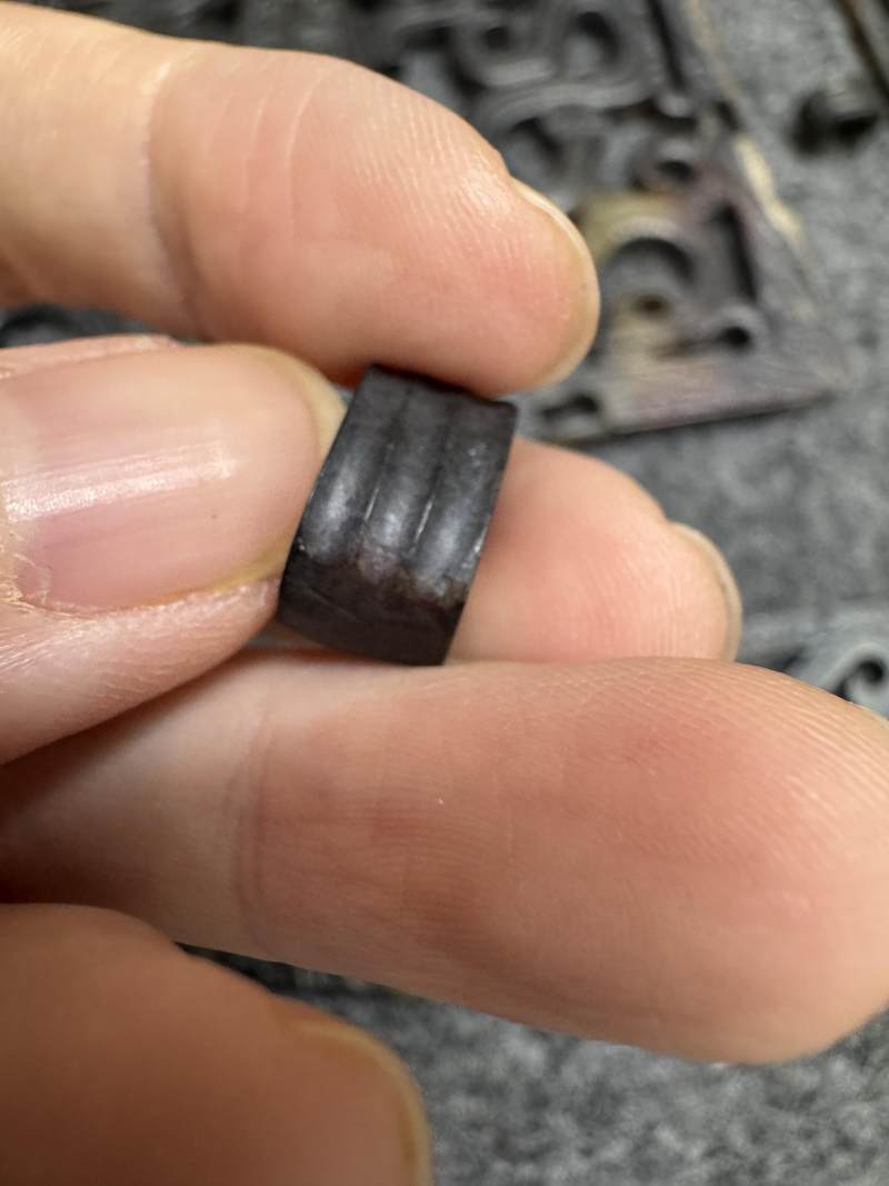 玉受沁鏤雕楚式獸面紋活環飾 - 图54