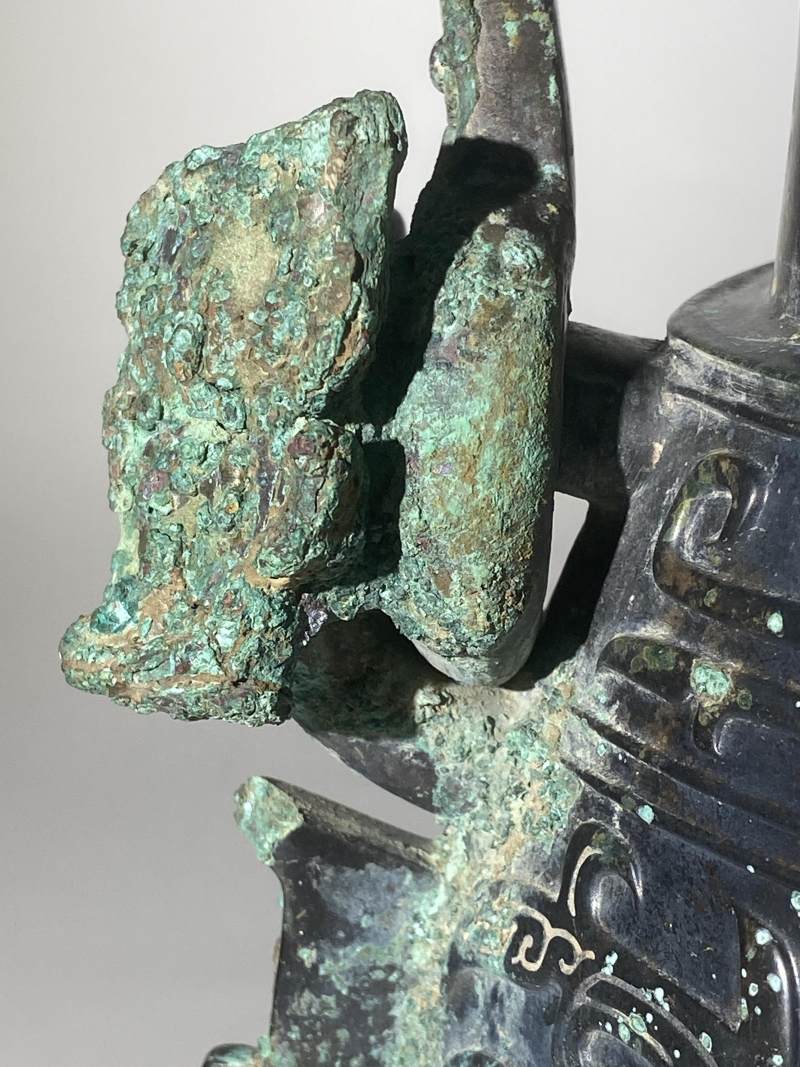 青銅「蛷辦」 獸面紋提梁卣 - 图45