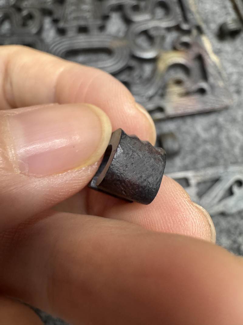 玉受沁鏤雕楚式獸面紋活環飾 - 图55