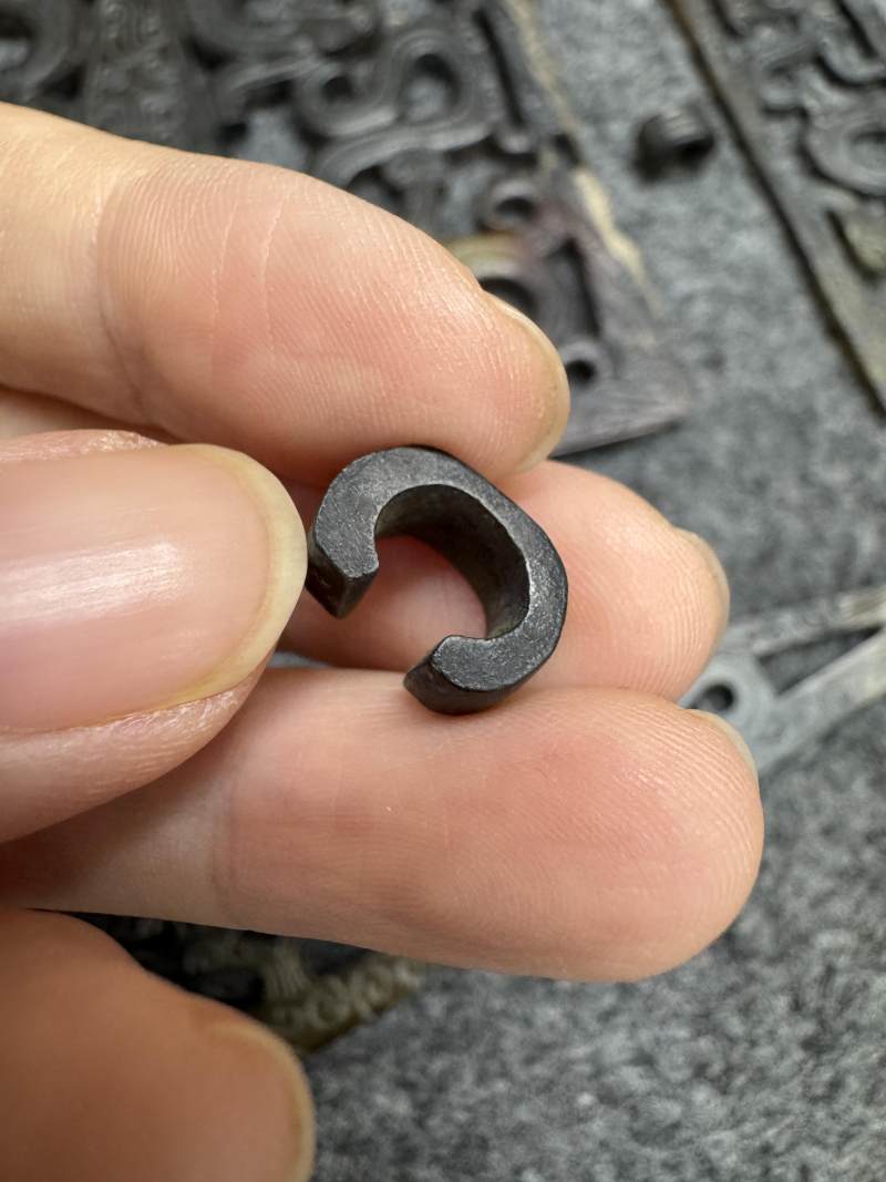 玉受沁鏤雕楚式獸面紋活環飾 - 图60
