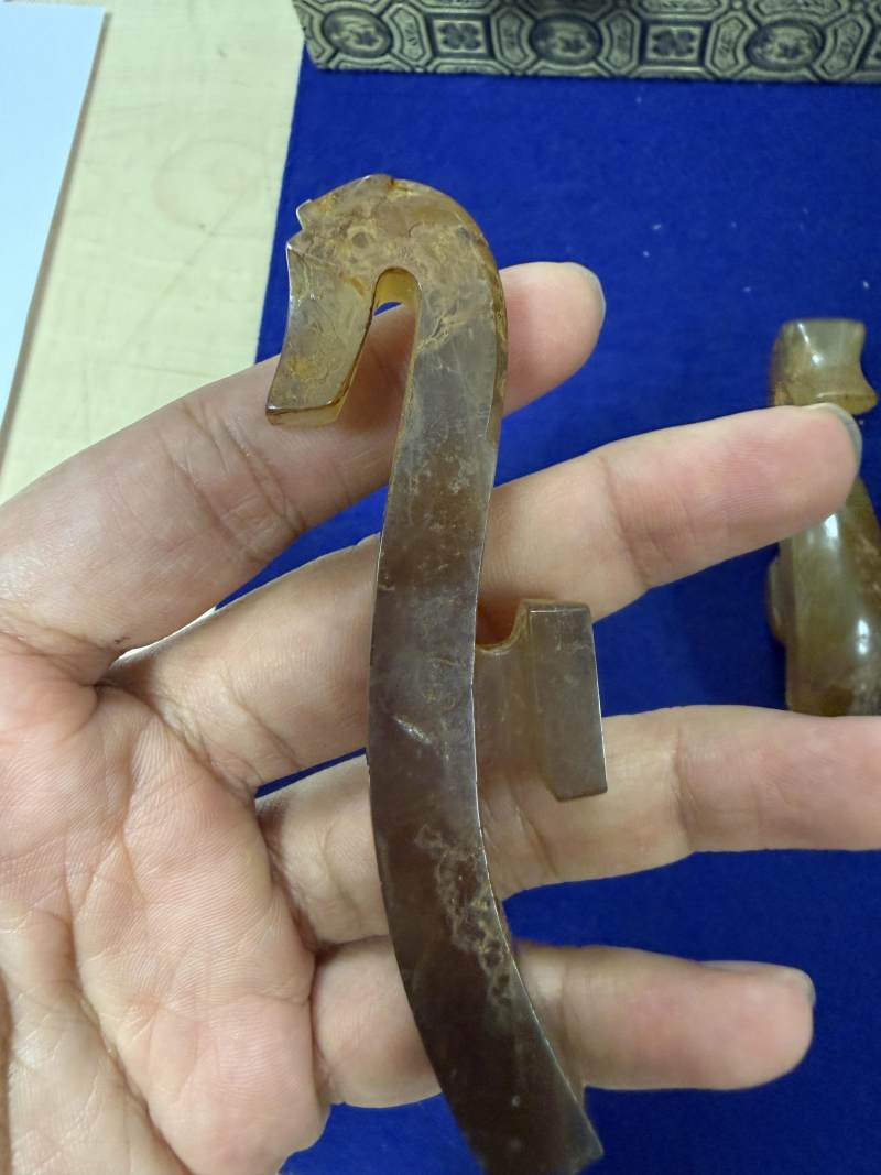 瑪瑙龍首帶鉤一組七件 - 图4