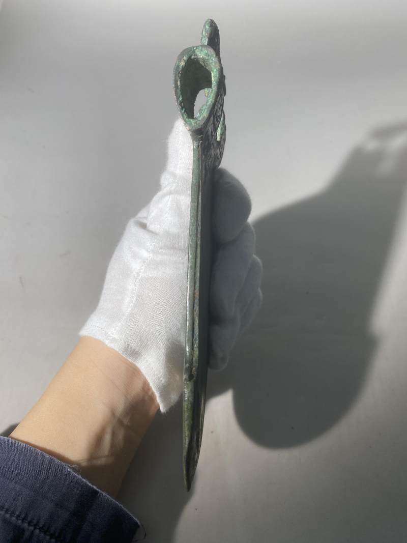 青銅虎紋鉞 - 图7