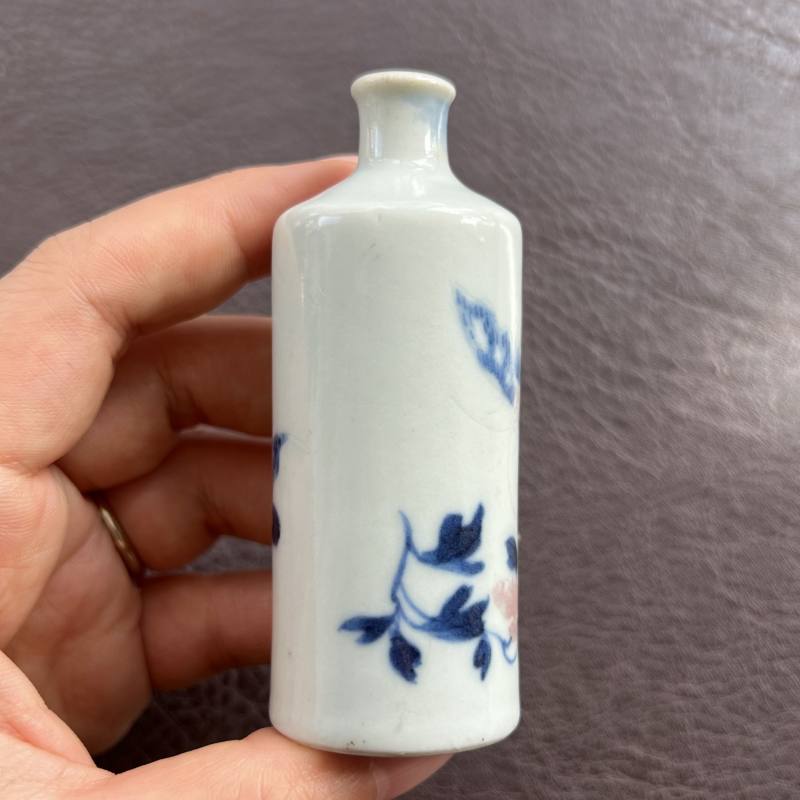 清中期 青花釉里红花蝶纹鼻烟壶 - 图6
