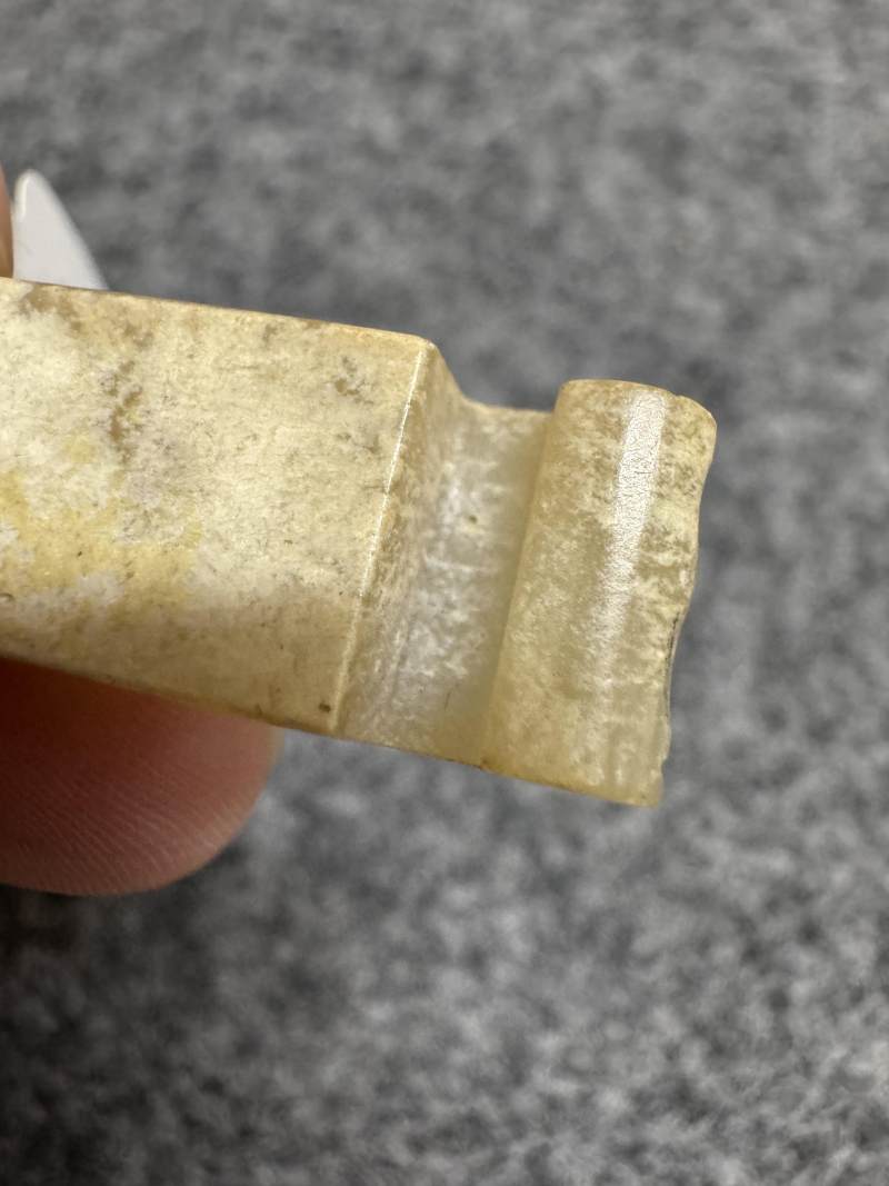 白玉受沁弦紋劍璏和玉榖紋劍璏各一件 - 图15