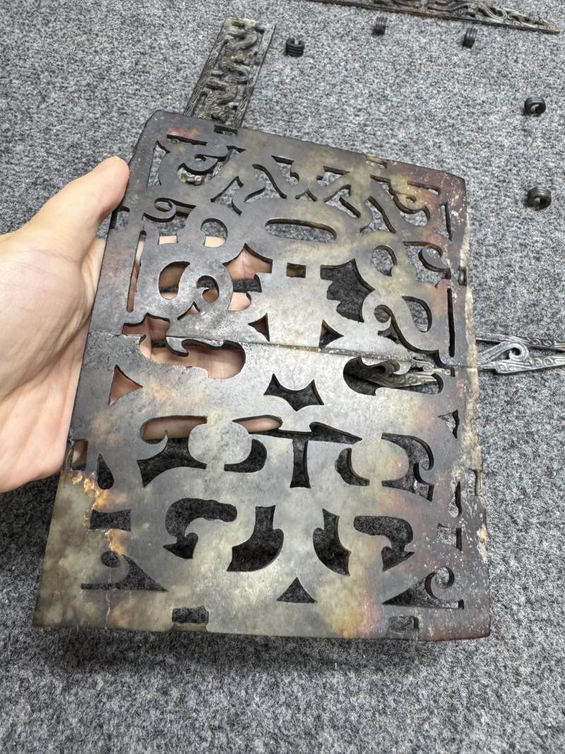 玉受沁鏤雕楚式獸面紋活環飾 - 图125