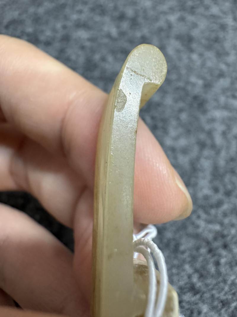 白玉受沁弦紋劍璏和玉榖紋劍璏各一件 - 图18