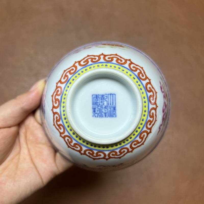 清乾隆 粉彩八吉祥纹茶碗 - 图7