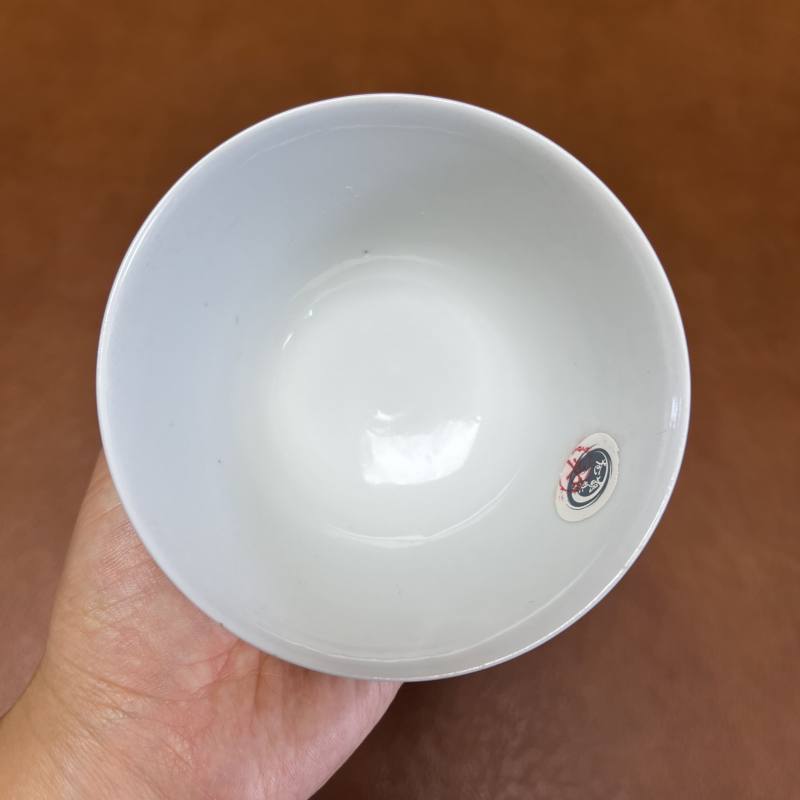 清乾隆 粉彩八吉祥纹茶碗 - 图8