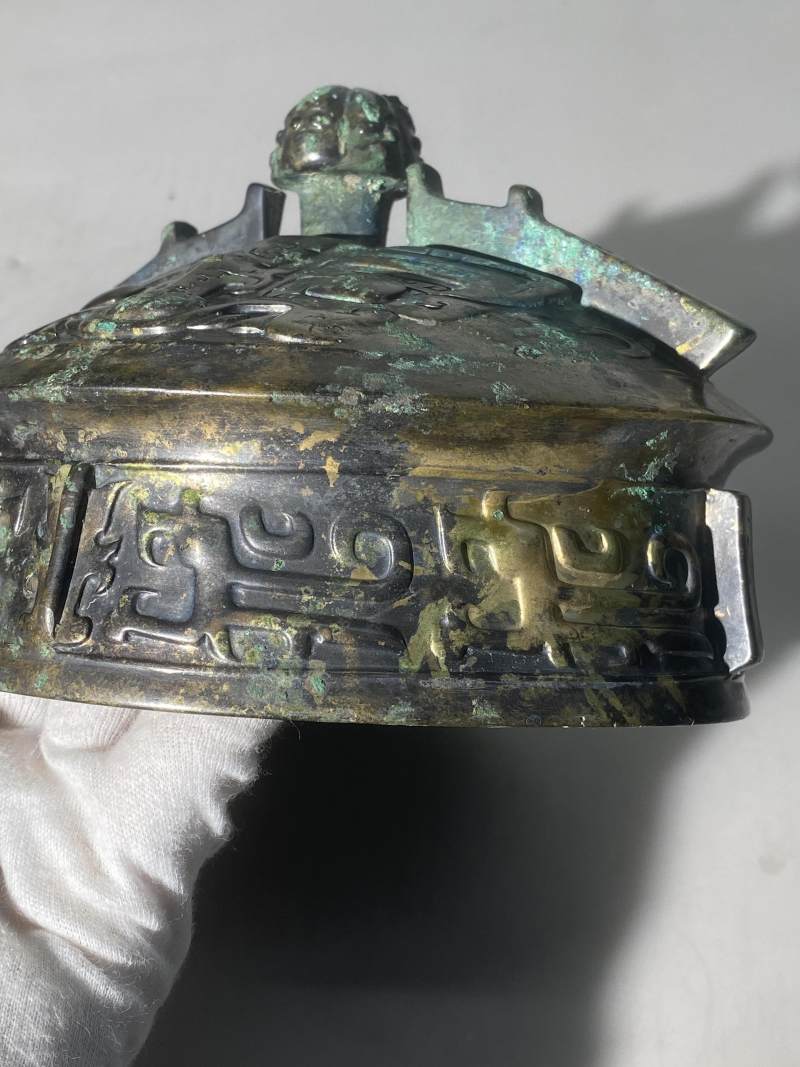 青銅「蛷辦」 獸面紋提梁卣 - 图56