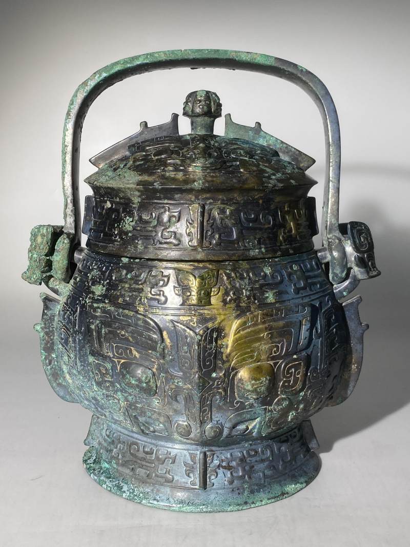 青銅「蛷辦」 獸面紋提梁卣 - 图9