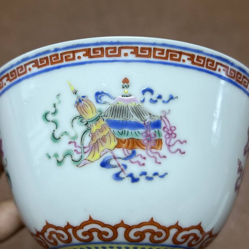清乾隆 粉彩八吉祥纹茶碗 - 图9
