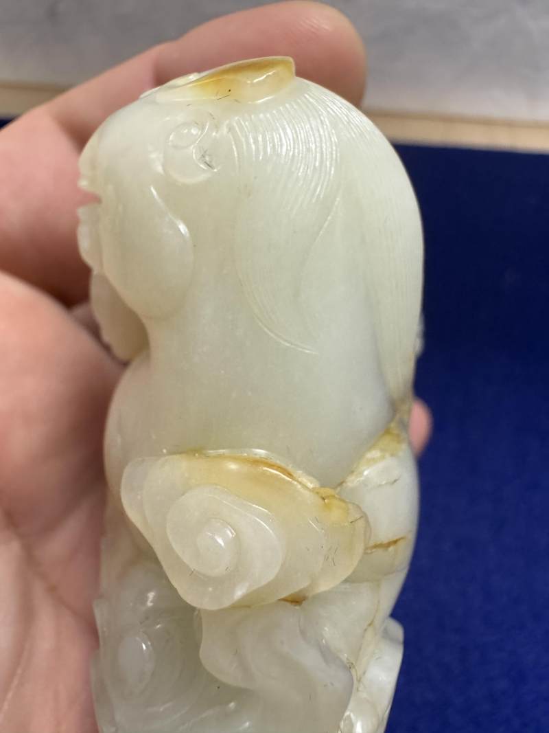 清乾隆 白玉帶紅皮瑞獸吐祥雲擺件 - 图19