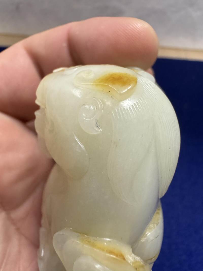 清乾隆 白玉帶紅皮瑞獸吐祥雲擺件 - 图20