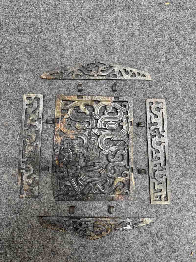 玉受沁鏤雕楚式獸面紋活環飾 - 图7