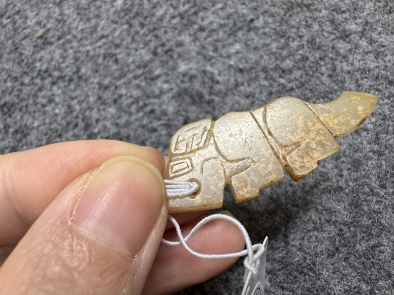 白玉虎形刻刀 - 图2