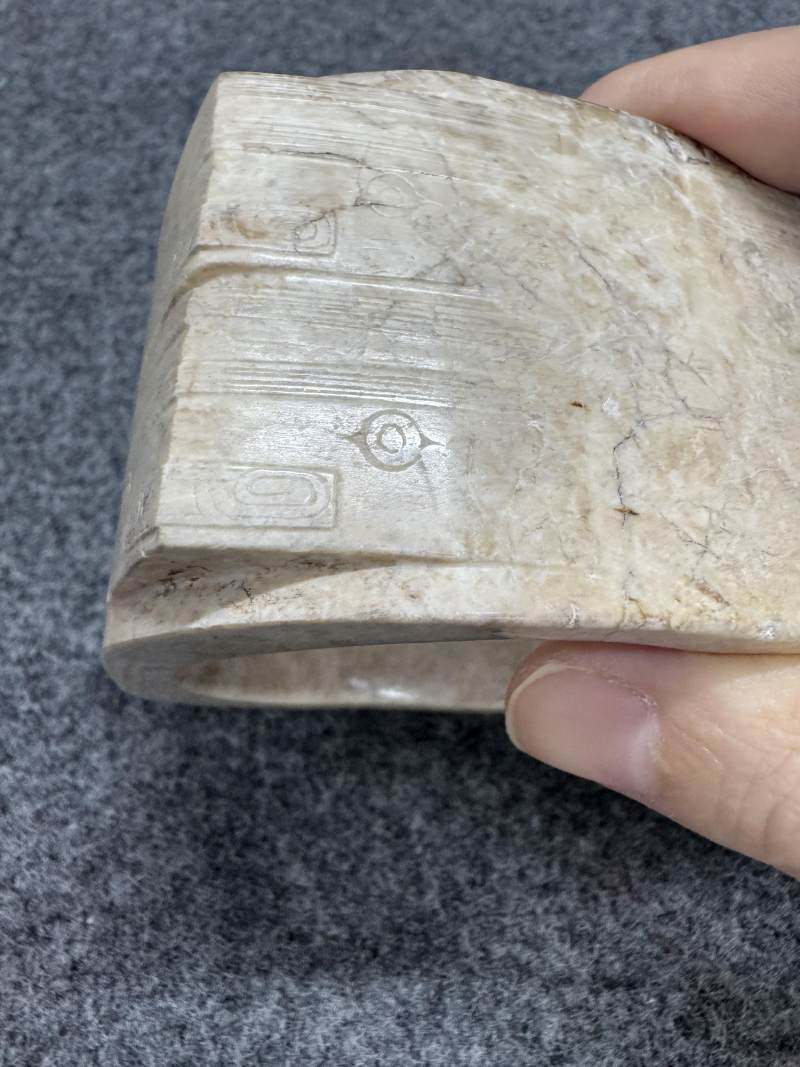 玉雕神人面紋兩節琮 - 图7