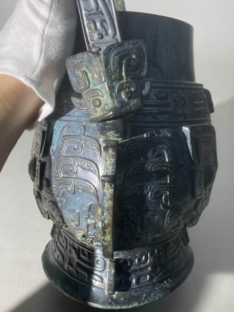青銅「蛷辦」 獸面紋提梁卣 - 图19