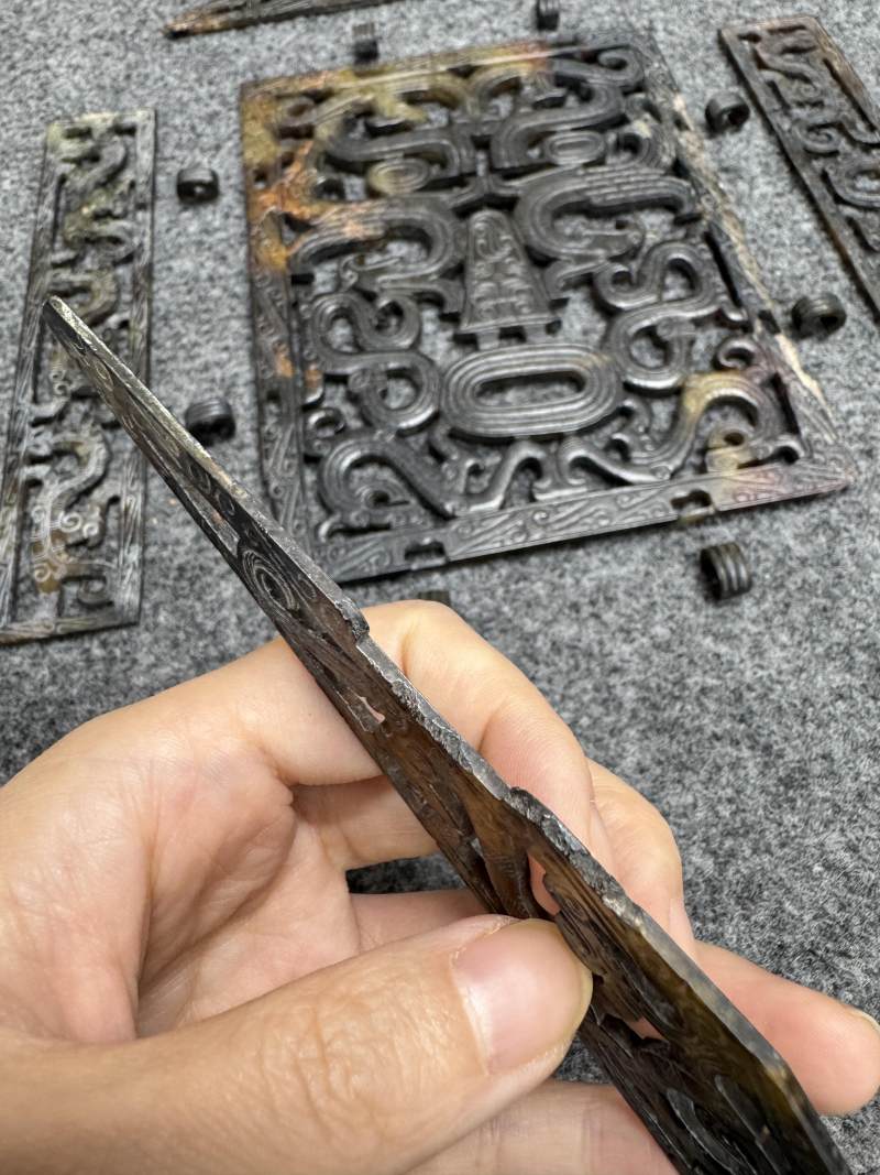 玉受沁鏤雕楚式獸面紋活環飾 - 图90
