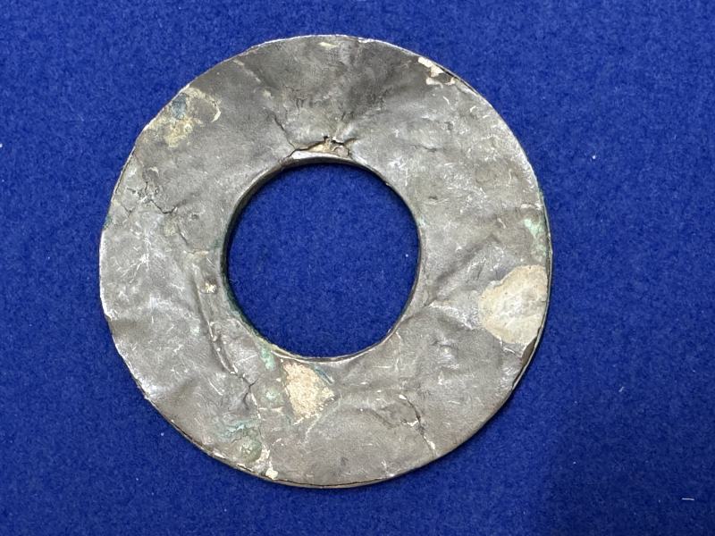 白玉銅鎏金鑲邊榖紋環和白玉銀鑲邊榖紋環各一件 - 图14