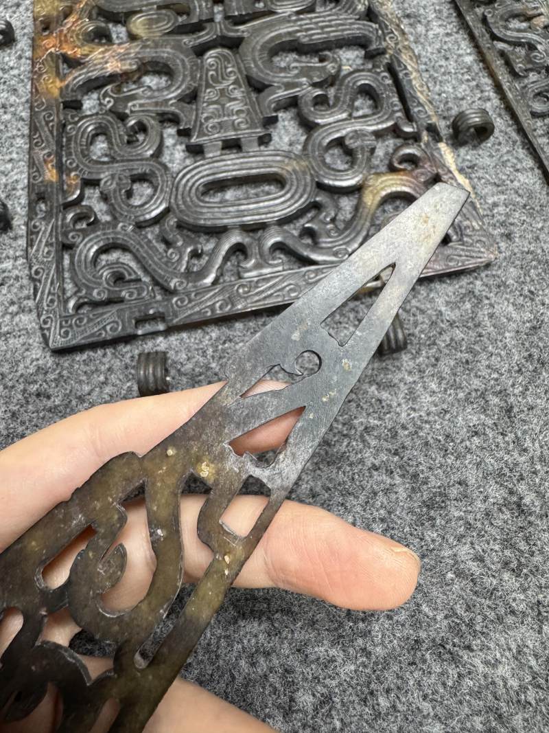 玉受沁鏤雕楚式獸面紋活環飾 - 图92