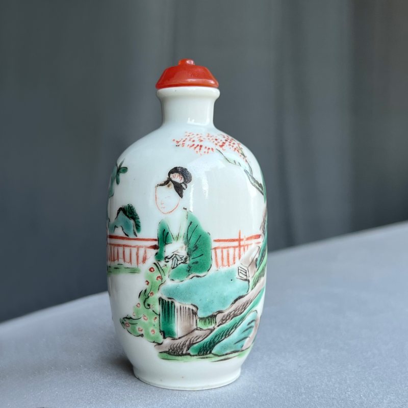 清光绪 “素云道人制”五彩庭院教子图鼻烟壶 - 图3