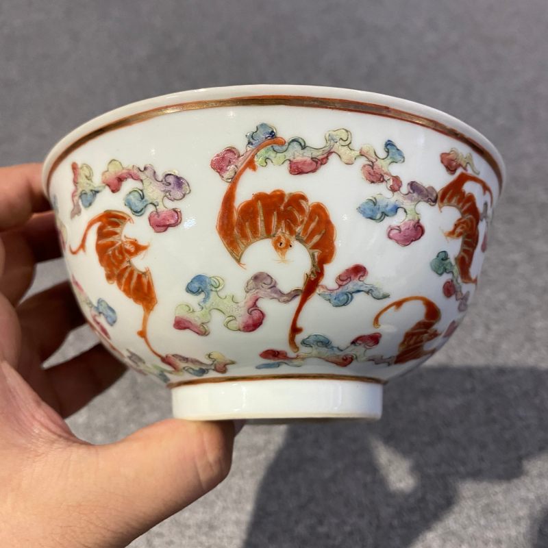 清晚期 内青花鹊桥仙渡外粉彩云蝠纹碗 - 图6