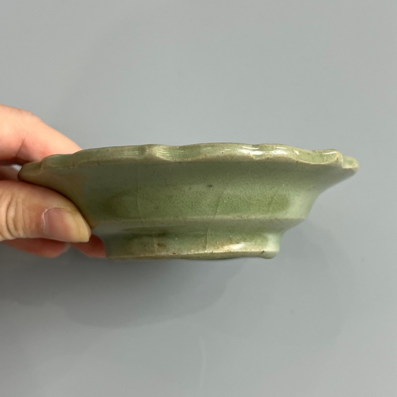 明代 龙泉窑青釉葵口盘一对 - 图8