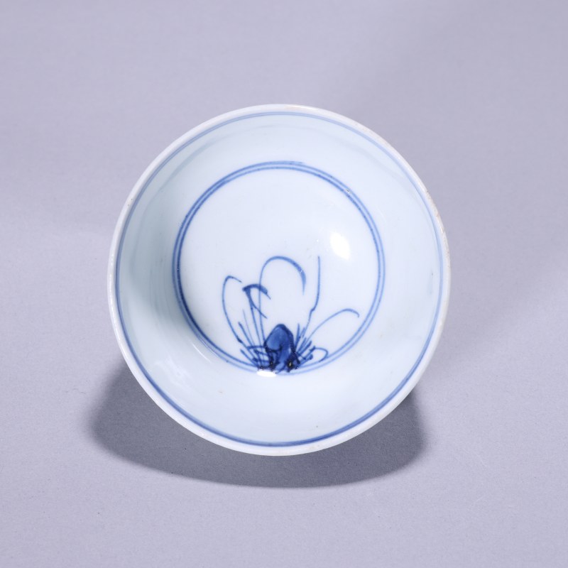 清代康熙 青花洞石花卉纹杯 - 图2