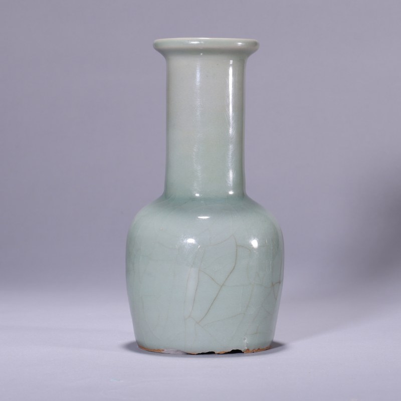 明代 龙泉粉青釉摇铃尊