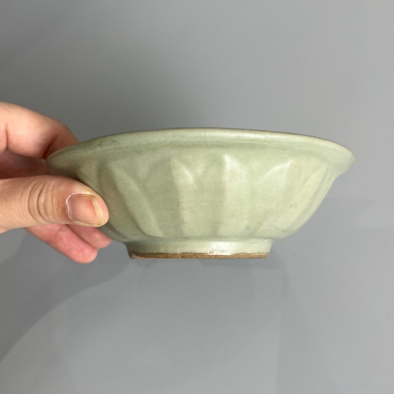 明代 龙泉窑粉青釉莲瓣洗 - 图4