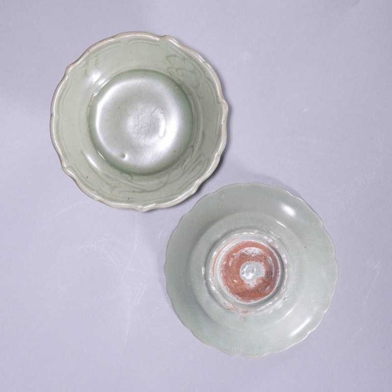 明代 龙泉窑青釉葵口盘一对 - 图3