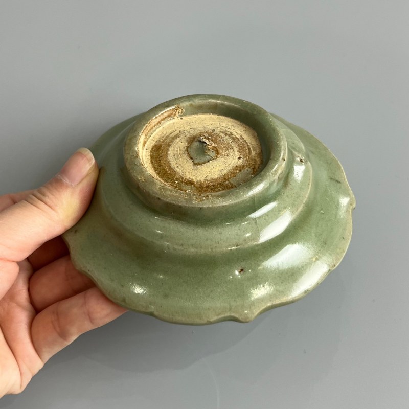 明代 龙泉窑青釉葵口盘一对 - 图10