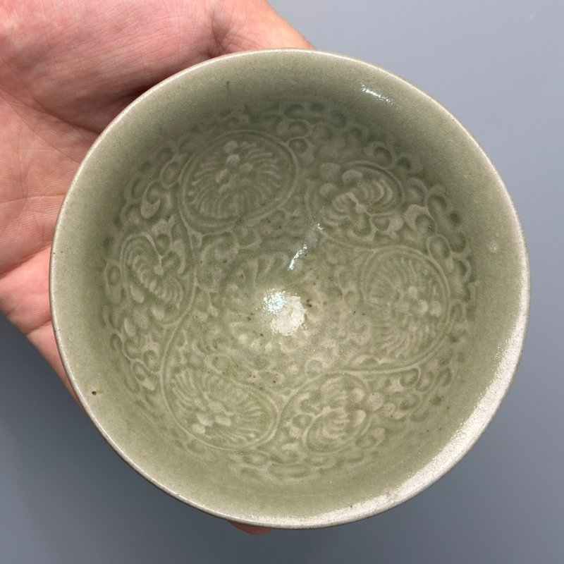明代 青釉印花缠枝花卉纹小盏 - 图2