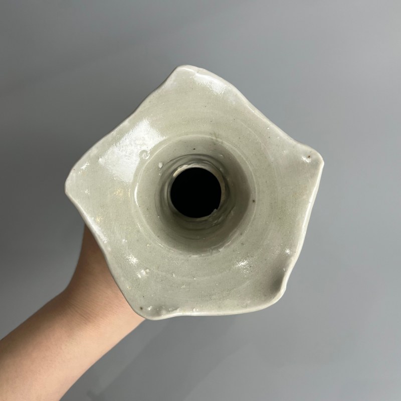 明代 青白釉花口瓶 - 图5