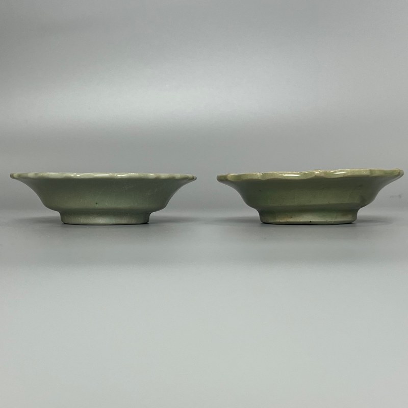明代 龙泉窑青釉葵口盘一对 - 图5