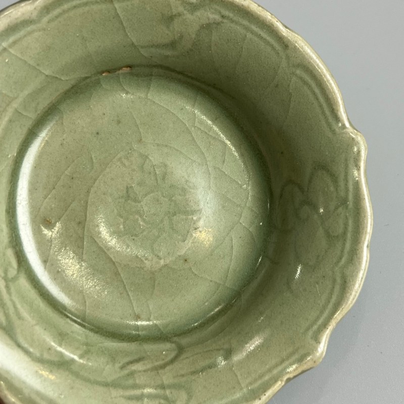明代 龙泉窑青釉葵口盘一对 - 图7