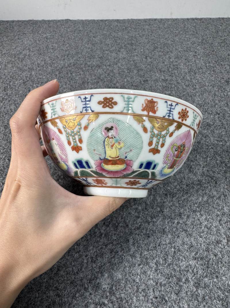清道光 粉彩七珍八寶紋碗一對 - 图25