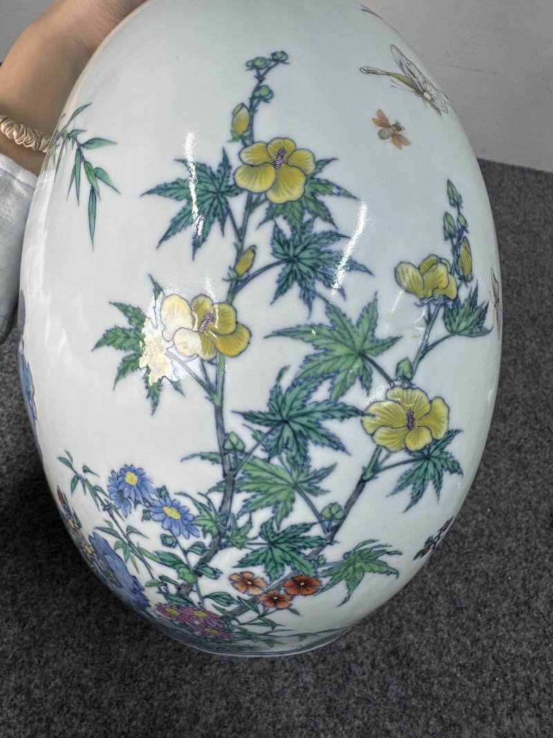 清雍正 鬥彩加粉彩安喜圖卷雲耳抱月瓶 - 图43