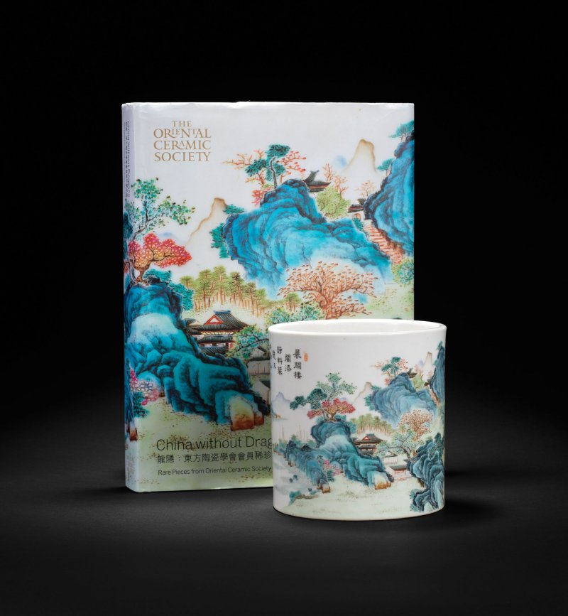清乾隆 粉彩九江琵琶亭山水圖筆筒 | AN EXTREMELY RARE AND IMPORTANT 'TANG YING' FAMILLE ROSE BRUSHPOT, BITONG - 图2