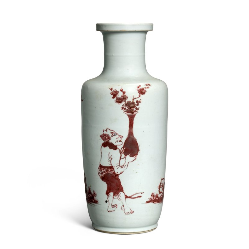 清康熙 釉裏紅青花點睛鍾馗圖棒槌瓶 | AN EXCEPTIONALLY RARE UNDERGLAZE-RED 'ZHONG KUI AND DEMON' ROULEAU VASE - 图6