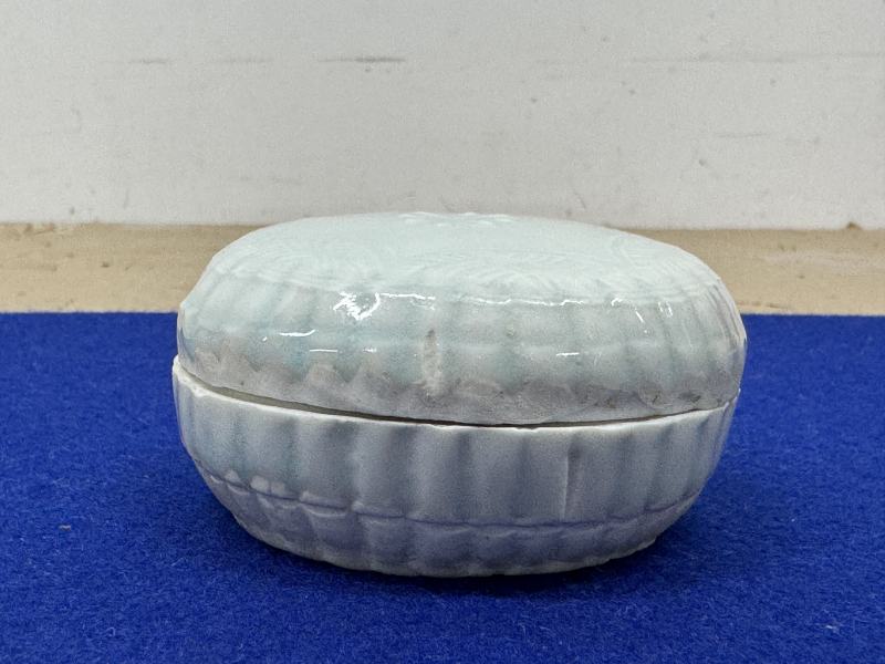 湖田窯青白釉內含三連粉盒 - 图5