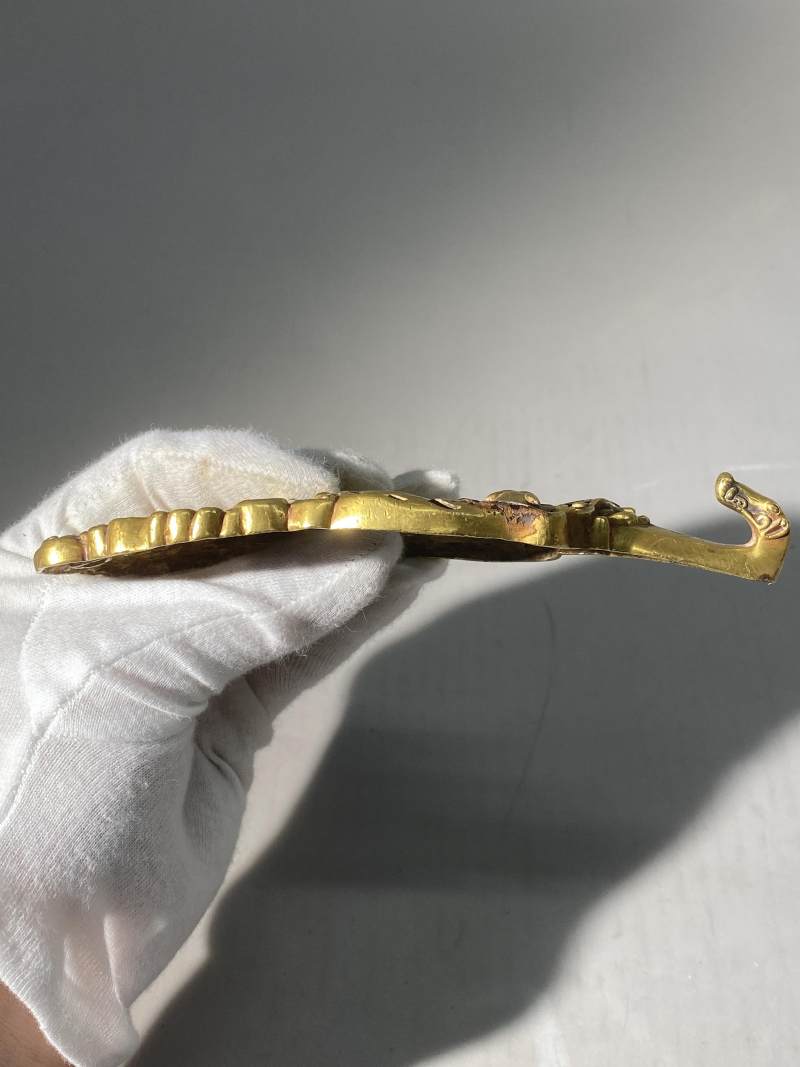 金質鏤空鑲嵌群獸搏噬帶鉤 - 图17