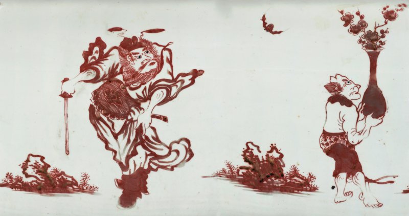 清康熙 釉裏紅青花點睛鍾馗圖棒槌瓶 | AN EXCEPTIONALLY RARE UNDERGLAZE-RED 'ZHONG KUI AND DEMON' ROULEAU VASE - 图7