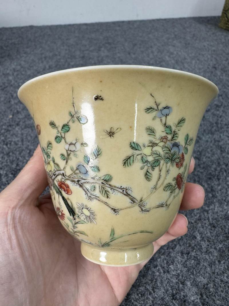 清康熙 米黃地五彩花鳥紋杯一對 - 图3