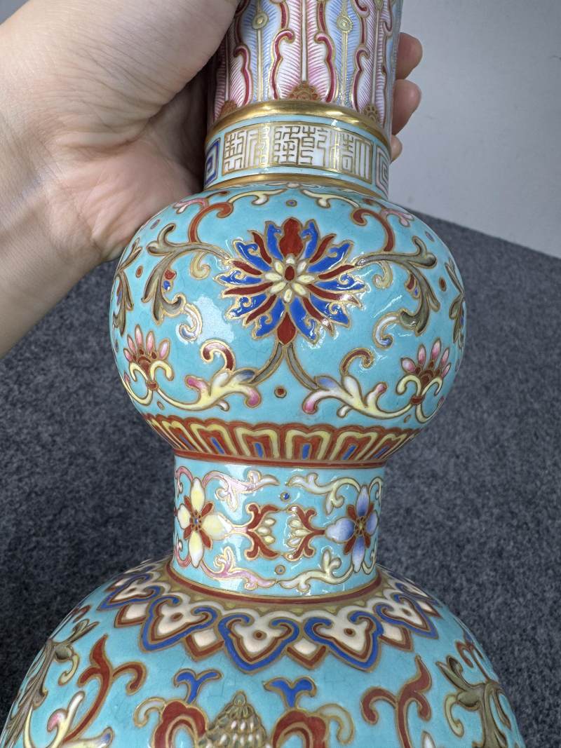 清乾隆 松石綠地粉彩八寶紋花觚 - 图14