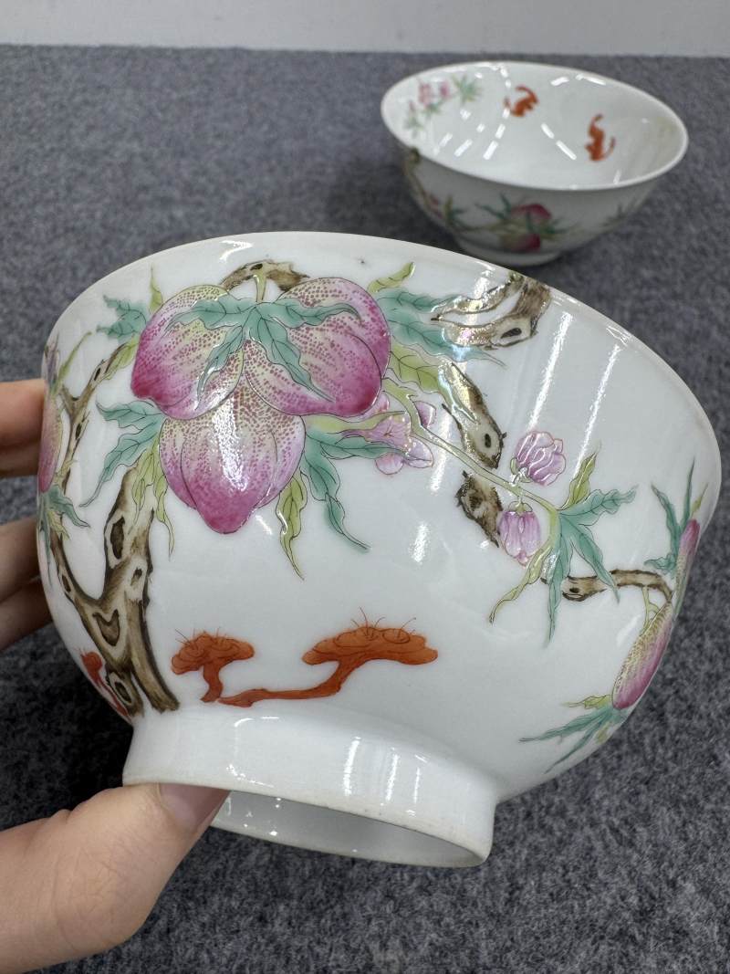 清 粉彩桃蝠紋碗一對 - 图4